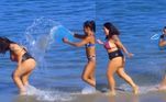 Solange e Jaciara protagonizaram uma cena hilária na praia. 