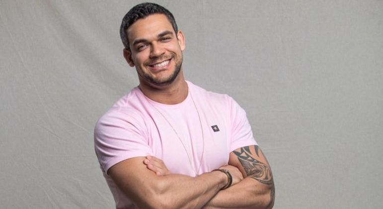 Caique Aguiar rompeu aliança com Raphael e Bruno