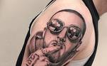 Mas também há espaço para tatuagens realistas. como esse tributo ao falecido cantor Mac MillerLEIA ISSO: Serpente mais mortal da Austrália salta de ralo em rua movimentada