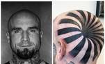 Matt Pehrson, dono do estúdio de tatuagem Zion Tattoo Company, nos EUA, levou a arte de pintar a pele para níveis jamais vistos, com uma tatuagem simulando perfeitamente uma ilusão de ótica chocante*Estagiária do R7, sob supervisão de Filipe Siqueira