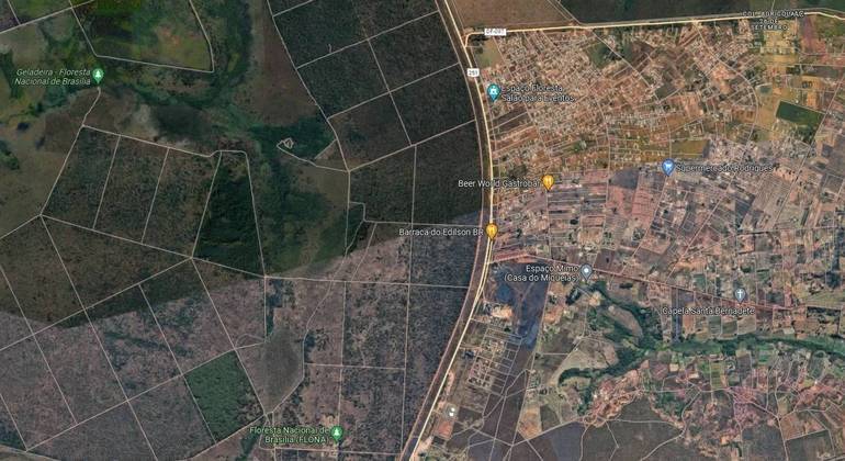 Imagem aérea da Floresta Nacional de Brasília e do assentamento 26 de Setembro