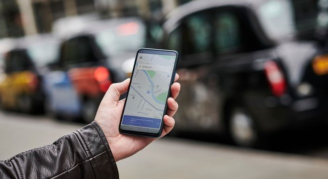 Uber é motivo de reclamação de taxistas locais pelo seu modelo de negócio