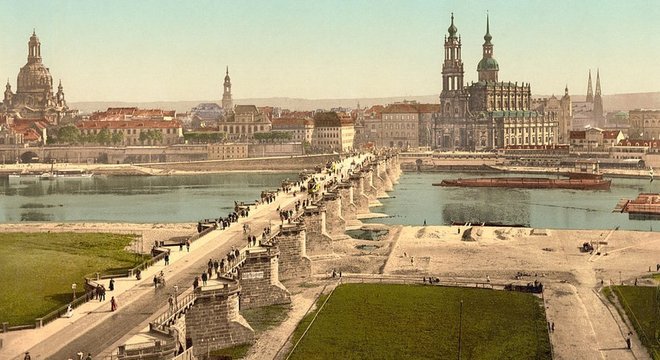 Imagem de Dresden de 1900 retrata diversos monumentos que foram seriamente destruídos nos bombardeios
