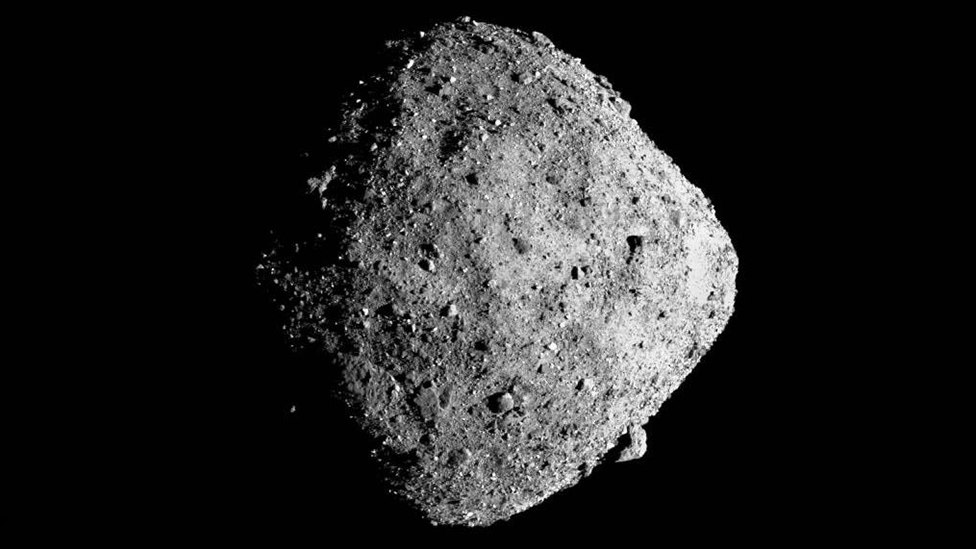 O Bennu contém material do início do Sistema Solar e pode ter também precursores moleculares da vida e dos Oceanos terrestres