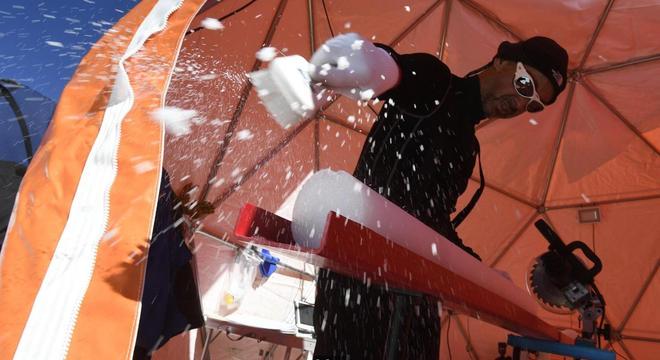 Os núcleos são removidos um metro de cada vez antes de serem preparados para o transporte até o laboratório