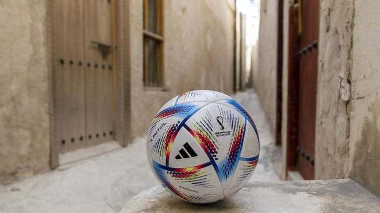 Imagens da Al Rihla, a bola utilizada na primeira fase da Copa do Mundo. 