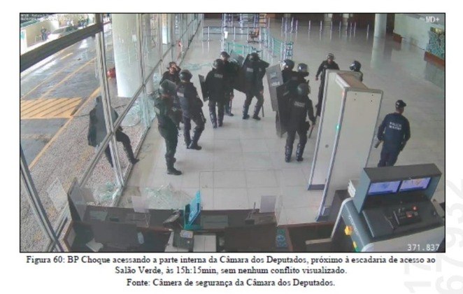 Imagens de câmeras de segurança mostram atuação de policiais no 8 de janeiro