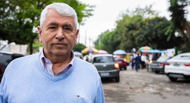 O palestino Thum, de 72 anos, acredita que imigrantes devem participar do debate