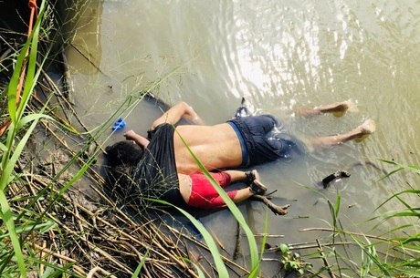 Imagem reflete desespero dos migrantes, diz autor