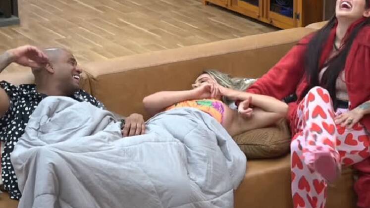Alicia e Black racharam o bico ao imitar Nadja, rival da dupla. A peoa afinou a voz e repetiu palavras da adversária, enquanto o enfermeiro a interpretou interagindo com as mariposas e lembrou alguns gestos que ela costuma fazer
