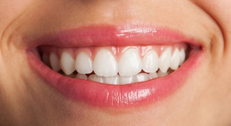 A amônia é um composto químico com alta capacidade de limpeza, e presente na urina. Logo, romanos utilizavam o xixi deles e de animais para remover a sujeira de togas e como... Enxaguante bucal. Dentes brancos, hálito éca!