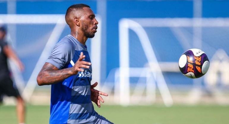 Importante em anos anteriores, Paulo Miranda era terceira ou quarta opção na zaga do Grêmio, e o mau desempenho o fez ser afastado.