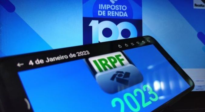 Por falta de reajuste na tabela, salários e aposentadorias começam 2023 pagando mais IR