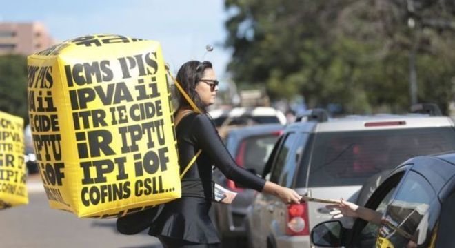 Reduzir impostos é uma das ações propostas para estimular o setor produtivo
