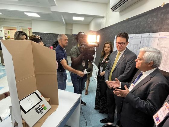 Impressão de zerésima em Brasília; documento atesta que urnas estão sem votos antes do início da eleição