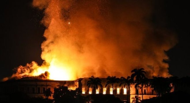 'Uma sensação que eu acho absolutamente inexplicável', diz ex-diretor de museu sobre incêndio