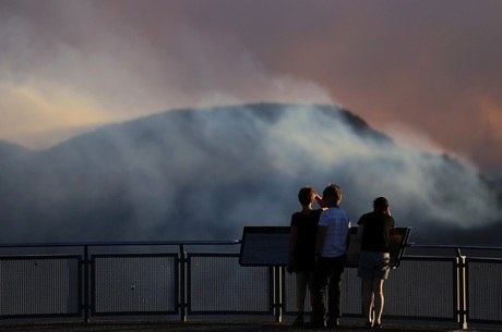 Fumaça dos incêndios na Austrália cobrem Sidney
