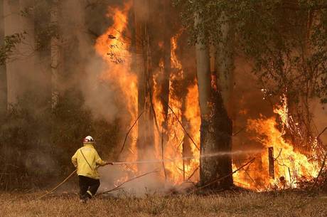 Mais de 150 incêndios ainda estão ativos
