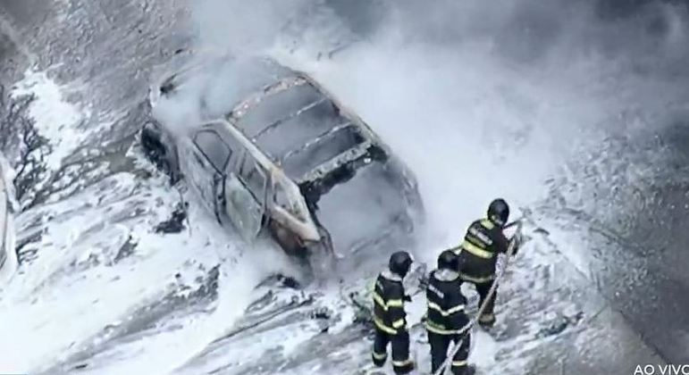 Incêndio em carro na Transolímpica - Cidades Na Web