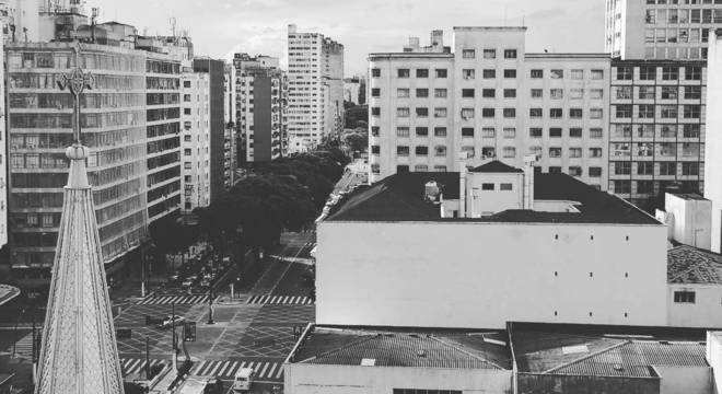 Foto publicada por Ricardo mostra a vista de janela do prédio que desabou