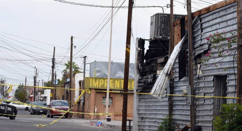 Bar em San Luis Río Colorado, no norte do México, ficou destruído após incêndio