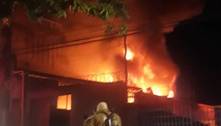 Incêndio destrói casa e atinge oficina no bairro Ermelinda, em BH 