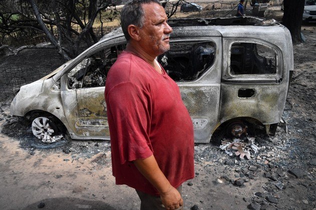 A Gendarmaria Nacional informou nesta quinta que oito pessoas morreram ontem quando as chamas atingiram um ônibus de passageiros na estrada entre El Kala e Annaba