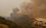Quase mil pessoas precisaram ser retiradas de suas casas preventivamente por causa de um incêndio florestal, que ocorreu no sul da Espanha, nesta quinta-feira (9)