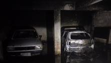 Incêndio em garagem de prédio atinge 4 carros em Juiz de Fora (MG) 