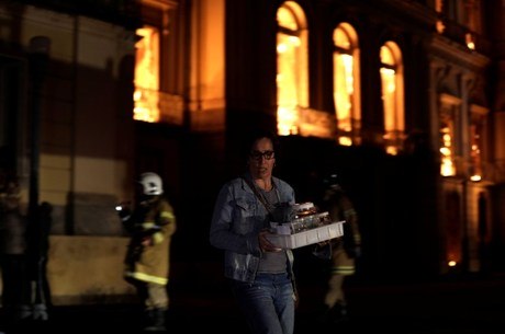 França: Especialistas estão à disposição do Museu Nacional