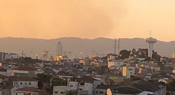 Incêndio visto da Vila Maria Alta, na zona norte de SP