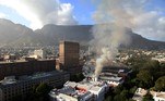 incêndio parlamento África do Sul