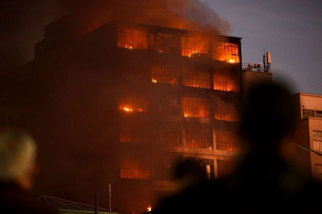 Prédio atingido por incêndio no Brás corre risco de desabar, São Paulo