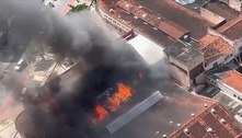 Incêndio destrói parcialmente mercado público em Recife (PE)
