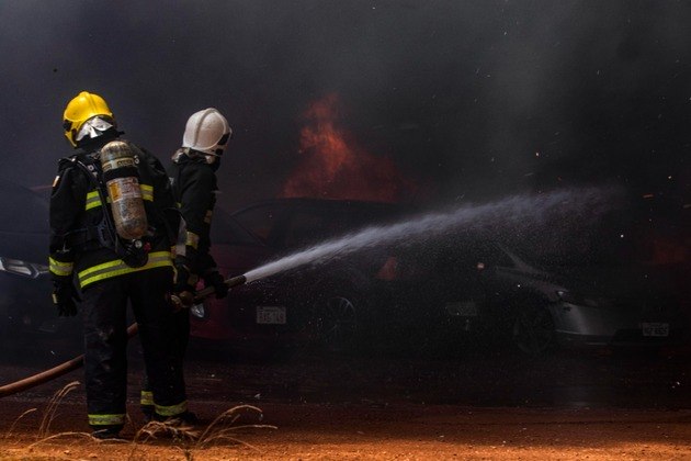 O combate às chamas foi encabeçado pelo Corpo de Bombeiros Militar do estado