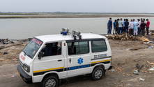 Índia coloca rede no Ganges para resgatar mortos por covid-19 