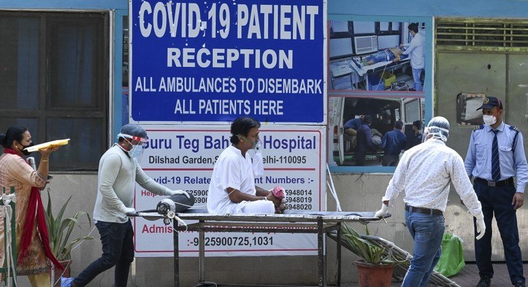 Índia passa por caos sanitário durante a pandemia de covid-19 no país