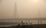 Em pouco mais de dez dias, o índice reduziu um pouco, e Nova Délhi agora está em segundo lugar no ranking diário da ONG iQair — que compila os dados de poiuição do ar ao redor do mundo —, atrás de Lahore, no Paquistão