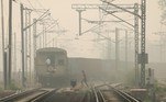 As queimadas em propriedades rurais ao redor de Nova Délhi foram restritas, escolas foram fechadas, o governo ordenou uma redução no trânsito não essencial, a paralisação da construção civil e seis das 11 usinas geotérmicas à base de carvão que abastecem a cidade foram desativadas até o fim do mês