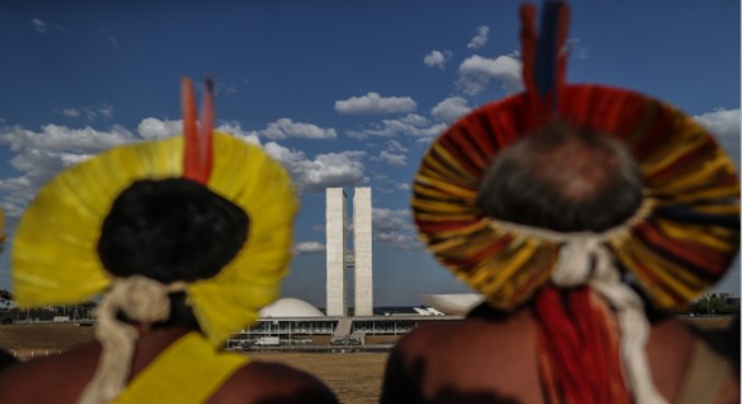 Indígenas protestam na Esplanada dos Ministérios, em Brasília