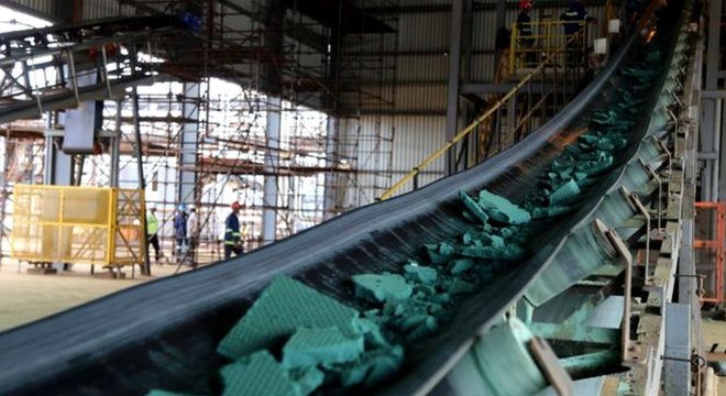 Explosão na demanda levou investidores a chamar o metal de 'ouro azul'