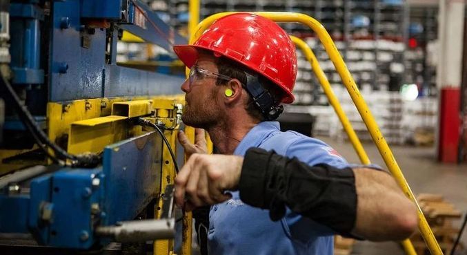 Indústria emprega 7,65 milhões de trabalhadores no Brasil