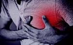 InfartoO infarto agudo do miocárdio é a obstrução de alguma artéria coronariana – por placas de gordura – que impede a chegada do sangue ao coração. Os sintomas são diversos, mas uma dor intensa no peito, como se houvesse uma pressão, é comumente relatada. Também podem surgir suor frio, dor que irradia para o braço esquerdo, enjoo, entre outros. Trata-se de uma emergência que requer atendimento médico o mais rápido possível