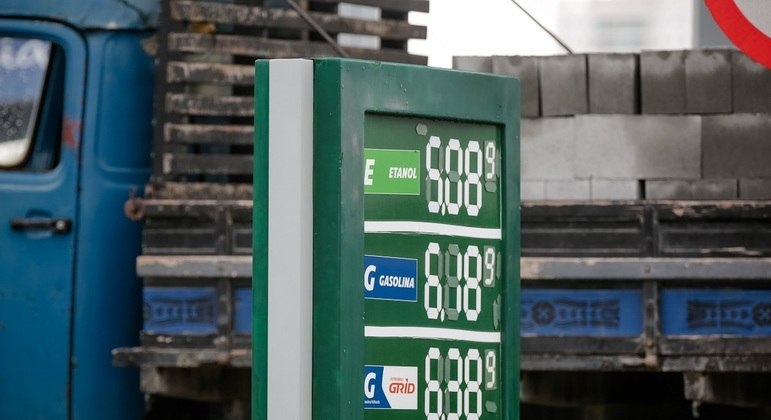 Alta nos preços de combustíveis é um desafio para caminhoneiros autônomos