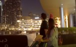 Profissionais fizeram uma animação para iluminar o Burj Khalifa, o prédio mais alto do mundo, com a cor que revelaria o sexo do bebê 