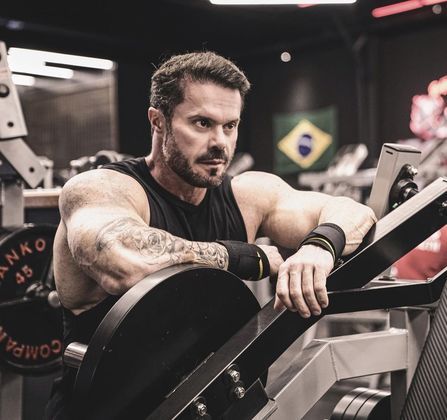 As investigações revelam que o esquema abrangia ainda a emissão de notas fiscais falsas para vender produtos químicos em São Paulo, usando contas de 'laranjas'