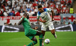 Ingleses arriscam no ataque, enquanto Senegal tenta jogar no contra-ataque