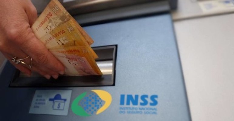 Entrar com pedido de aposentadoria no INSS (Instituto Nacional do Seguro Social) é sempre um mistério. Enquanto uns chegam a ter o pedido aprovado no mesmo dia, outros aguardam meses e até anos. A maioria dos casos, porém, envolve erro do solicitante e não a morosidade do INSS, segundo especialistas. Clique nas imagens acima e confira as dicas dos advogados especializados em direito previdenciário: João Badari, do escritório Aith, Badari e Luchin Advogados, e Daniela Castro, do escritório Vilhena Silva Advogados.