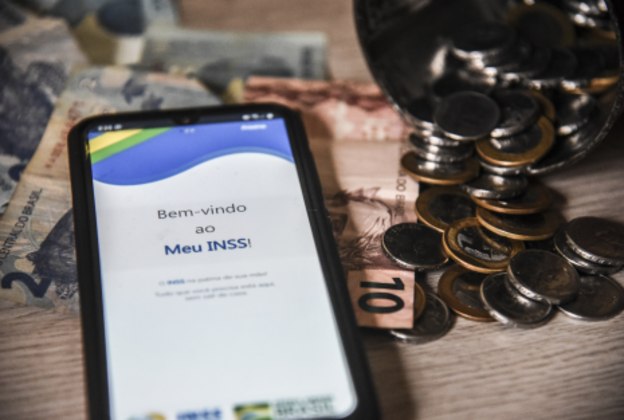 CE - INSS COMEÇA-PAGAR APOSENTADORIAS - GERAL - O Instituto Nacional de Seguro Social (INSS) começa a pagar, nesta terça-feira, os benefícios com reajustes para os mais de 36 milhões de aposentados e pensionistas com cadastro na autarquia. ... O pagamento começa por beneficiários que recebem até um salário mínimo e será feito entre esta terça, 25, e 7 de fevereiro. 25/01/2022 - Foto: CAIO ROCHA/FRAMEPHOTO/FRAMEPHOTO/ESTADÃO CONTEÚDO