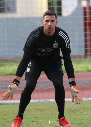 Goleiro titular da Argentina, Emiliano Martínez, pode ser deportado
